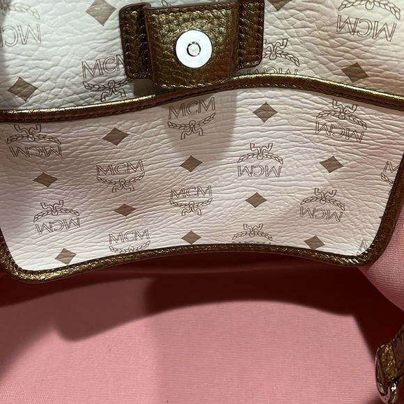 MCM EUC PRINCESS LION TOTE like New - Picture 11 of 15